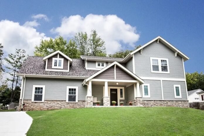 What are the signs that your siding needs to be replaced?